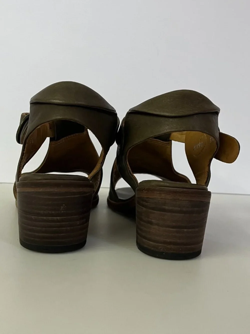 P. Monjo P748 Sandals Open Toed Leather Grey Green Wide T Strap Block Heel W37.5